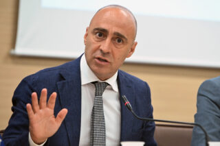 EX ILVA IL PRESIDENTE EMILIANO CONVOCA UNA RIUNIONE PER VALUTARE LE PROPOSTE DI GOVERNO SULL'ACCIAIERIA DI TARANTO